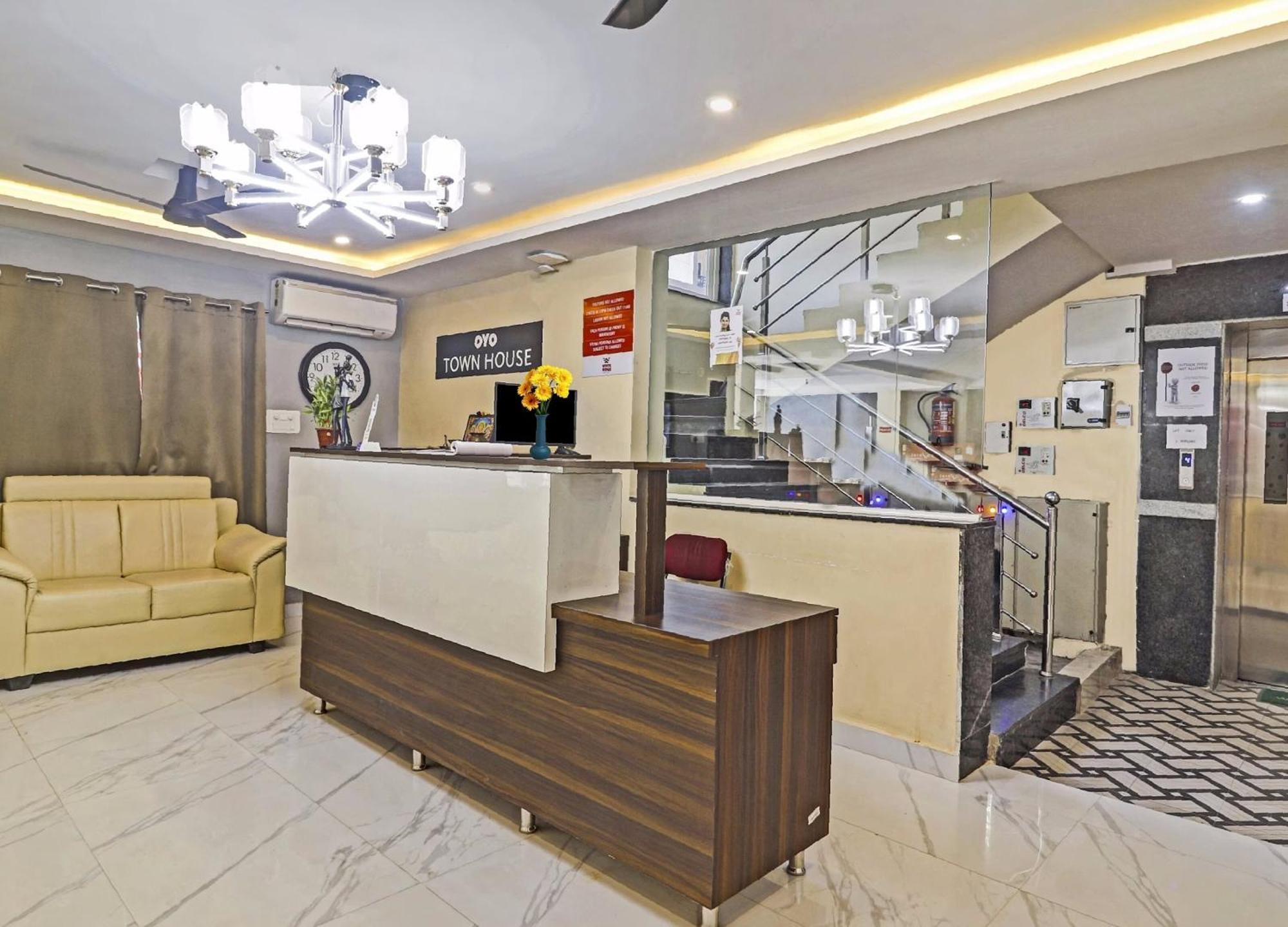 Hotel Collection O White House Near Kims Kondapur Kondapur  Exterior foto