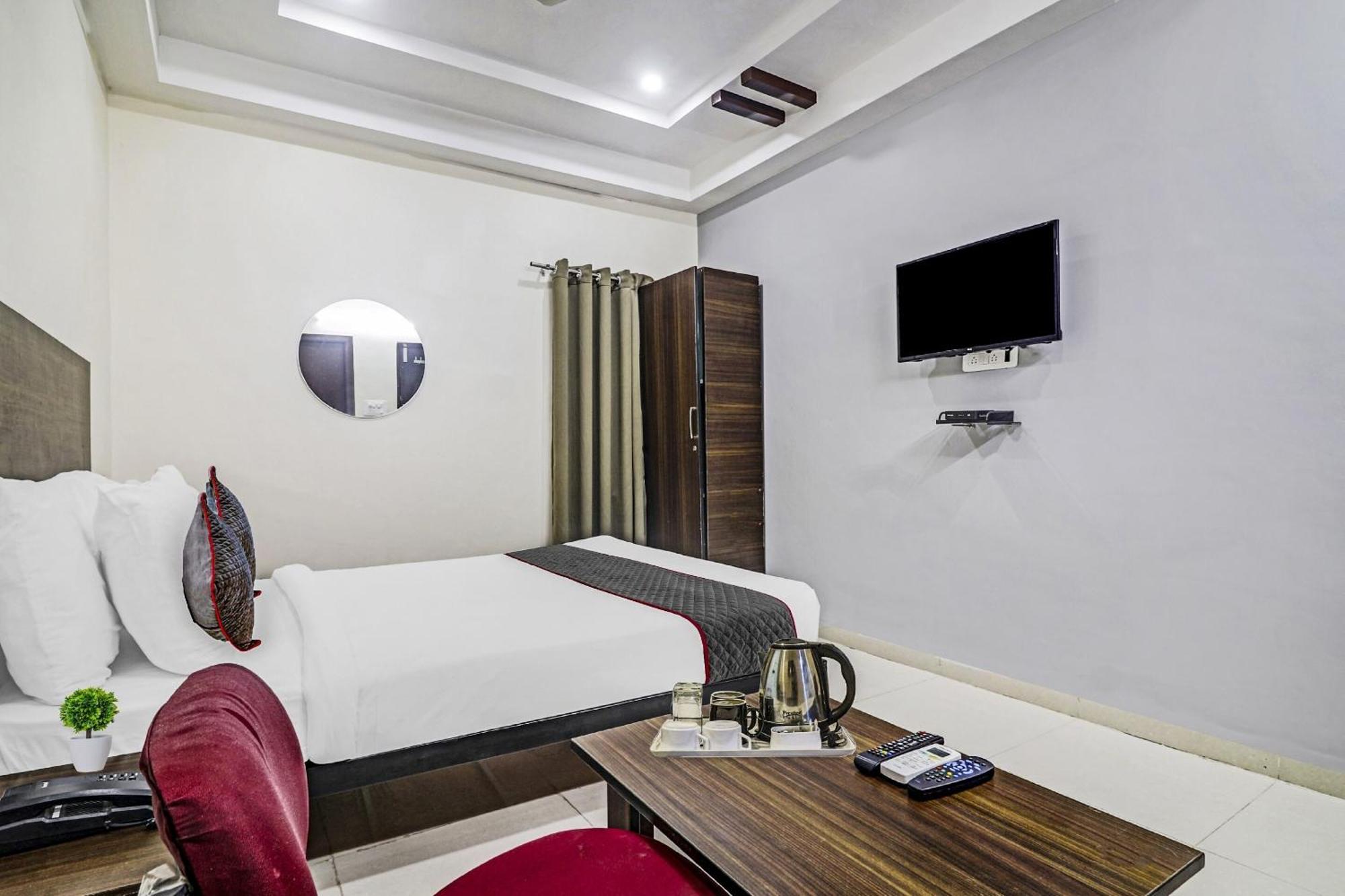 Hotel Collection O White House Near Kims Kondapur Kondapur  Exterior foto