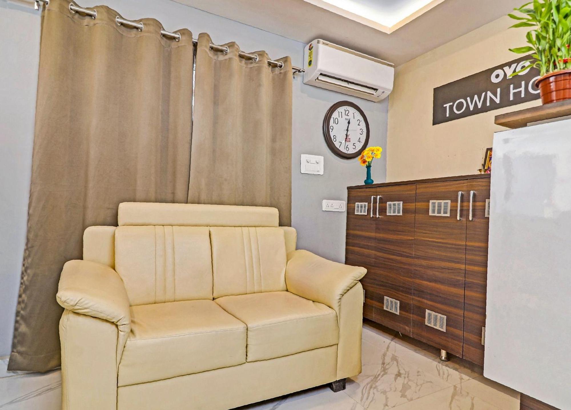 Hotel Collection O White House Near Kims Kondapur Kondapur  Exterior foto