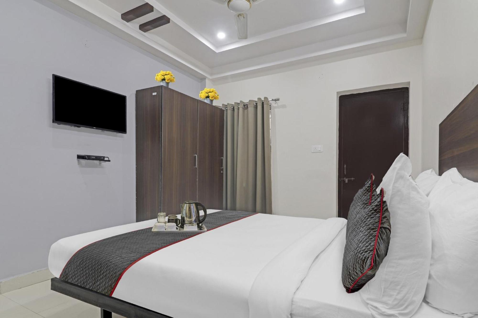 Hotel Collection O White House Near Kims Kondapur Kondapur  Exterior foto