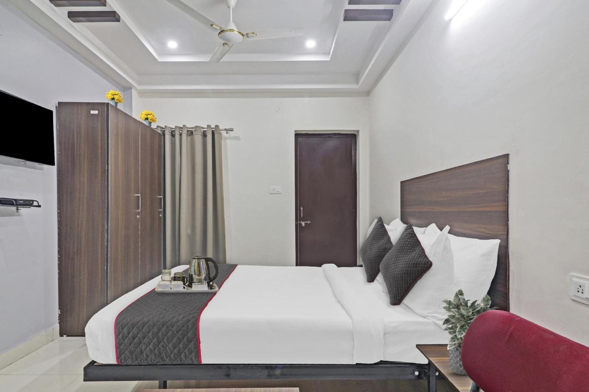 Hotel Collection O White House Near Kims Kondapur Kondapur  Exterior foto