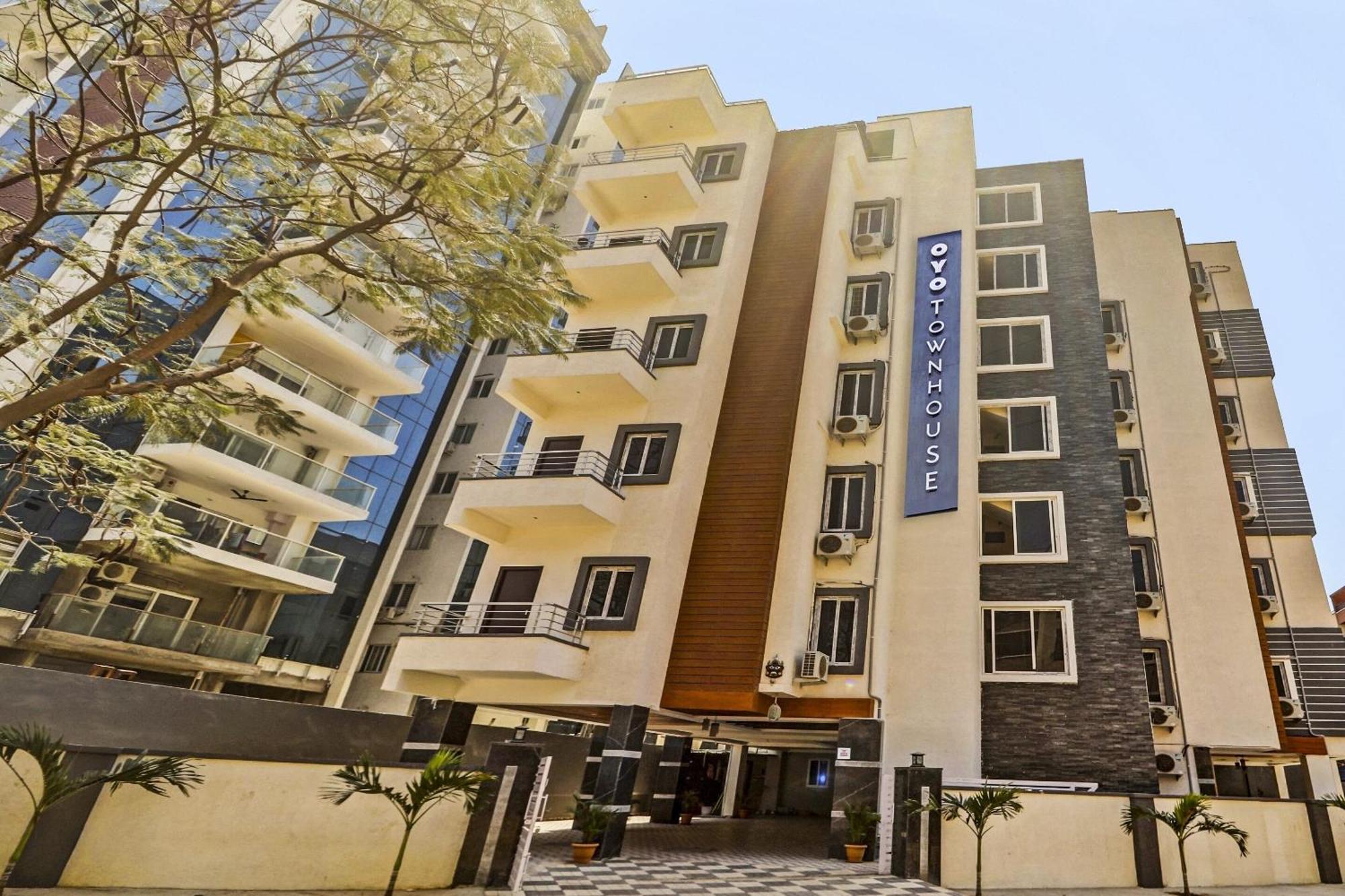 Hotel Collection O White House Near Kims Kondapur Kondapur  Exterior foto